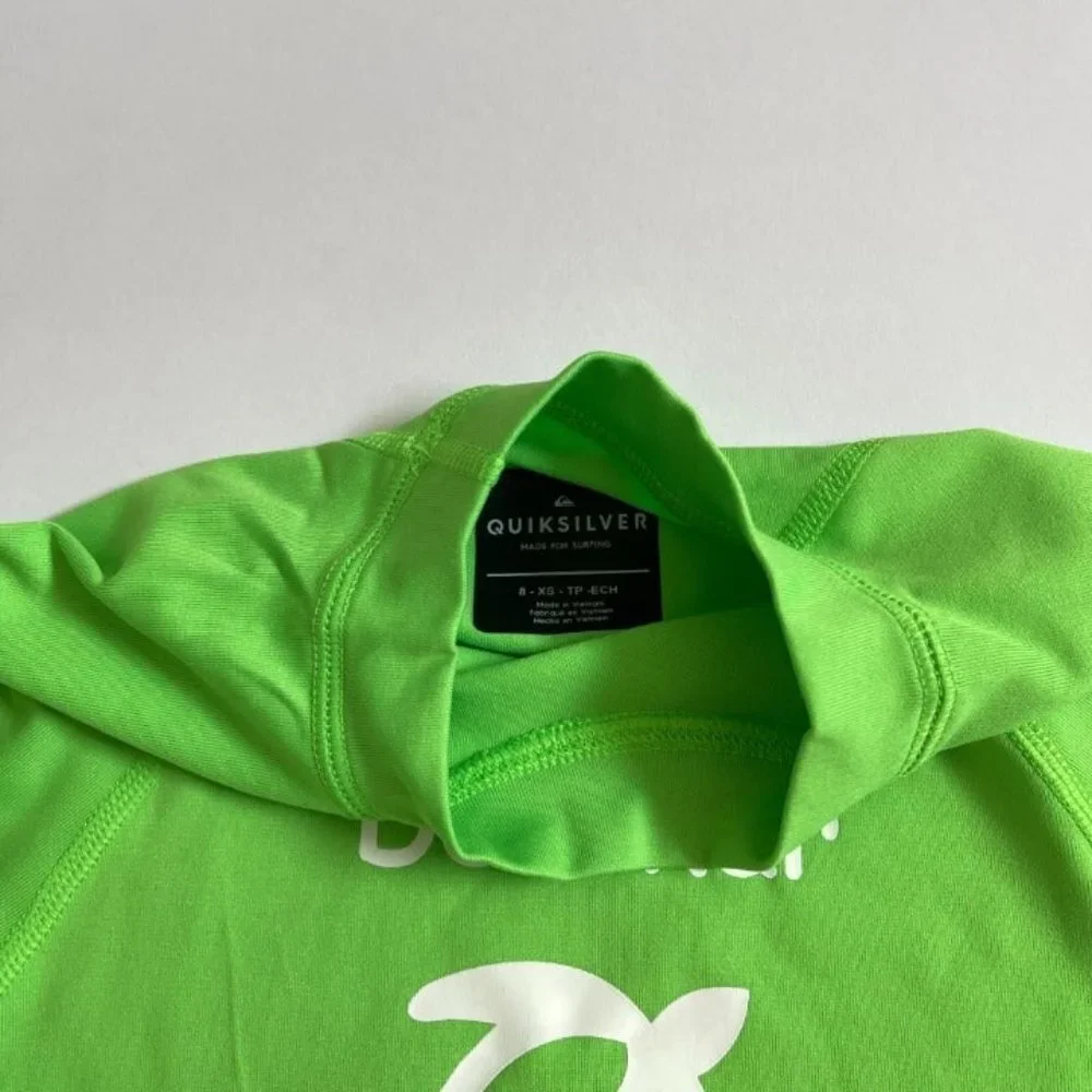 NWT Rashguard Quiksilver  Size 8 XS